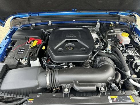 Used 2025 Jeep Wrangler Sport AWD/4WD image 19