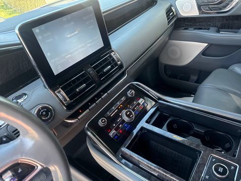 Used 2018 Lincoln Navigator Reserve w/ Technology Package AWD/4WD image 16