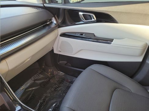 Used 2024 Kia Carnival SX Prestige FWD image 22