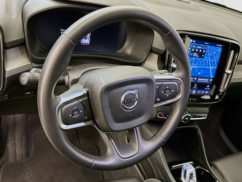 Used 2023 Volvo XC40 B5 Plus w/ Climate Package AWD/4WD image 18