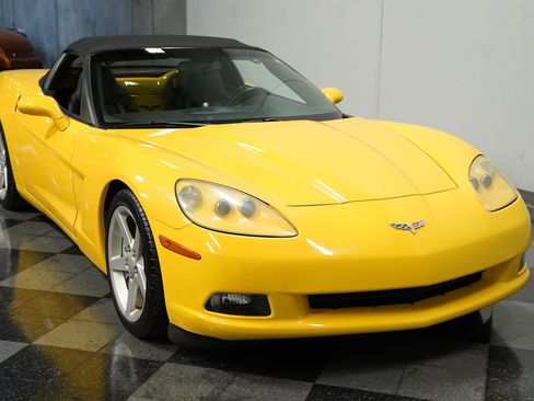 Used 2005 Chevrolet Corvette Convertible w/ Performance Handling Package image 14