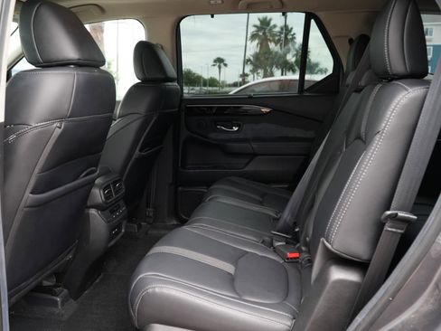 Used 2025 Honda Pilot Touring image 14