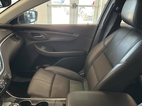 Used 2019 Chevrolet Impala LT FWD image 39