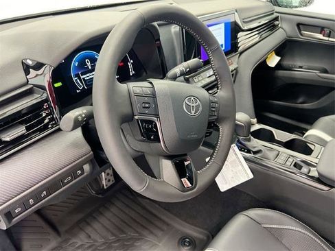 Certified 2025 Toyota Camry SE w/ Convenience Package FWD image 14