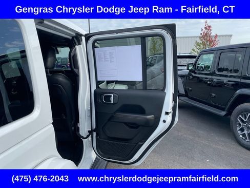 Used 2024 Jeep Wrangler Unlimited Sahara AWD/4WD image 26