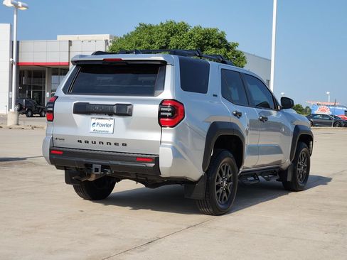 Used 2025 Toyota 4Runner SR5 AWD/4WD image 7