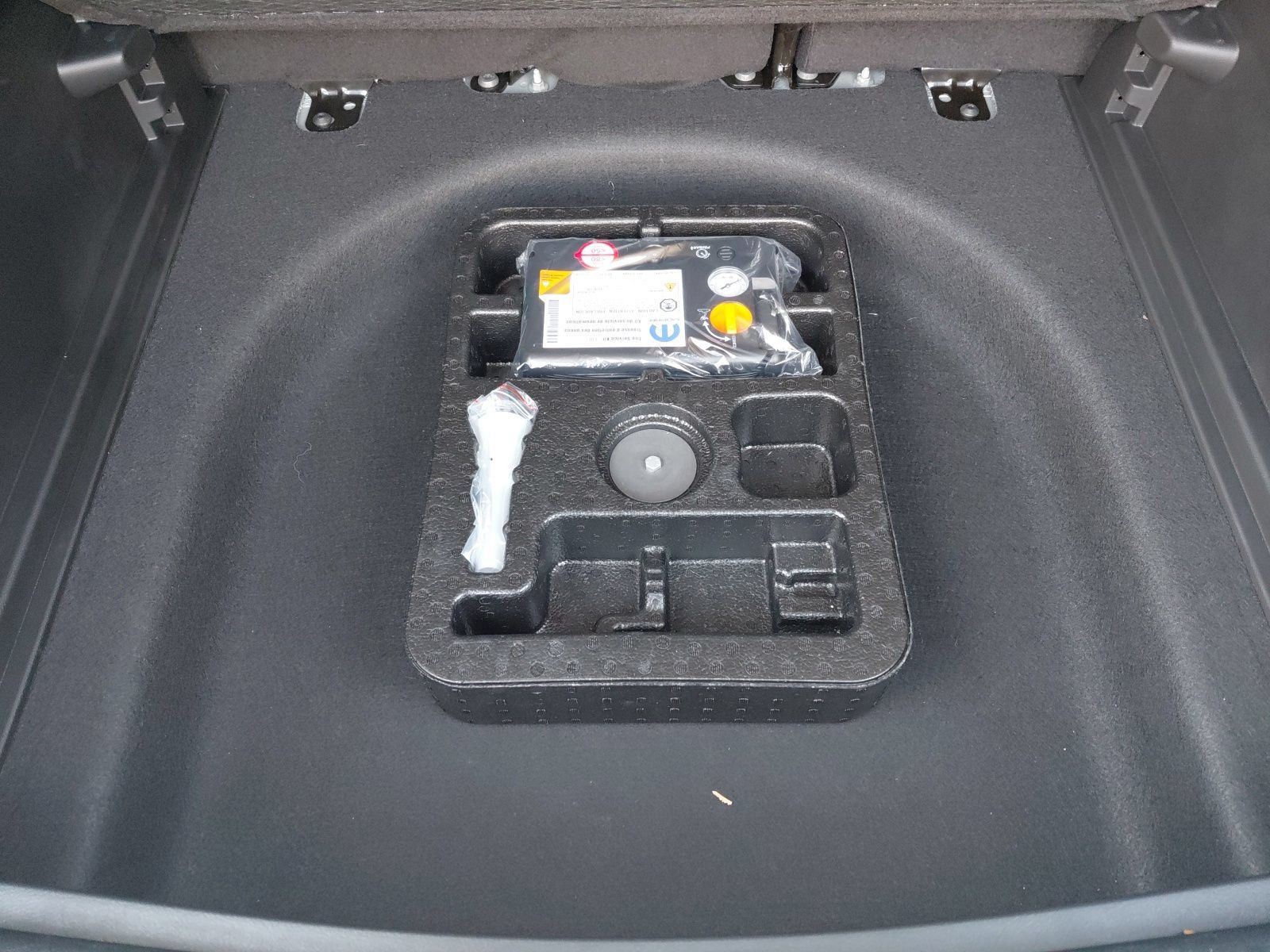 Used 2026 Jeep Compass Limited AWD/4WD image 18