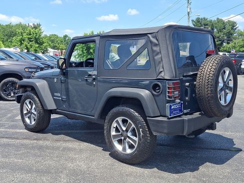 Used 2017 Jeep Wrangler Sport w/ Quick Order Package 24S AWD/4WD image 4