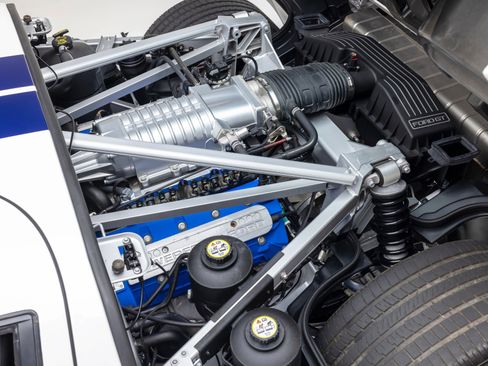 Used 2005 Ford GT RWD image 22