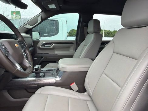 Used 2025 Chevrolet Silverado 1500 LTZ w/ LTZ Premium Package AWD/4WD image 8