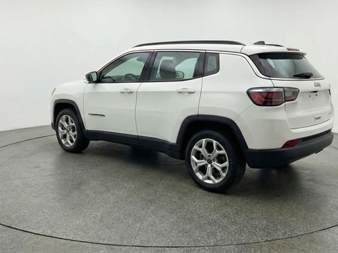 Used 2025 Jeep Compass Latitude AWD/4WD image 6