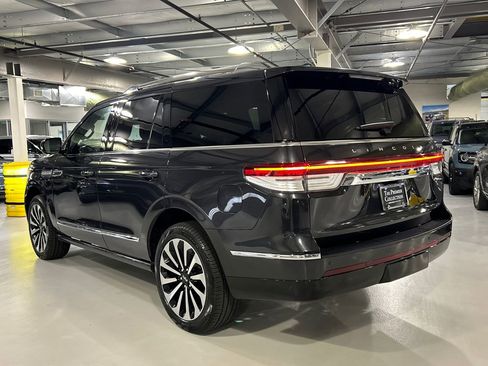 Used 2023 Lincoln Navigator Reserve AWD/4WD image 4