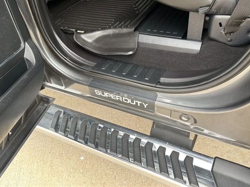 Used 2019 Ford F250 Lariat w/ Chrome Package image 56