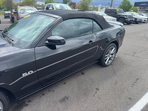 Used 2013 Ford Mustang GT Premium w/ Electronics Pkg RWD image 9