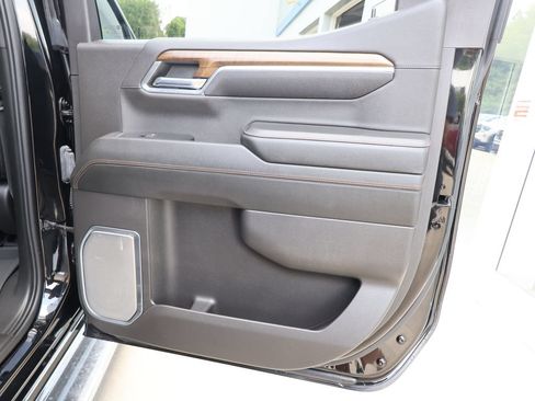 Certified 2023 Chevrolet Silverado 1500 High Country w/ Technology Package AWD/4WD image 39