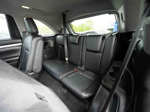 Used 2018 Toyota Highlander XLE w/ Protection Package #3 AWD/4WD image 24
