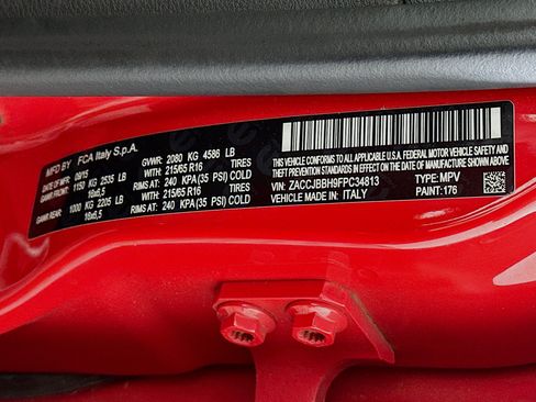 Used 2015 Jeep Renegade Latitude AWD/4WD image 12
