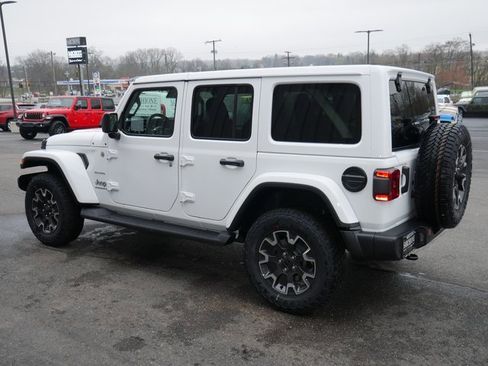 Used 2024 Jeep Wrangler Sahara w/ Technology Group image 11