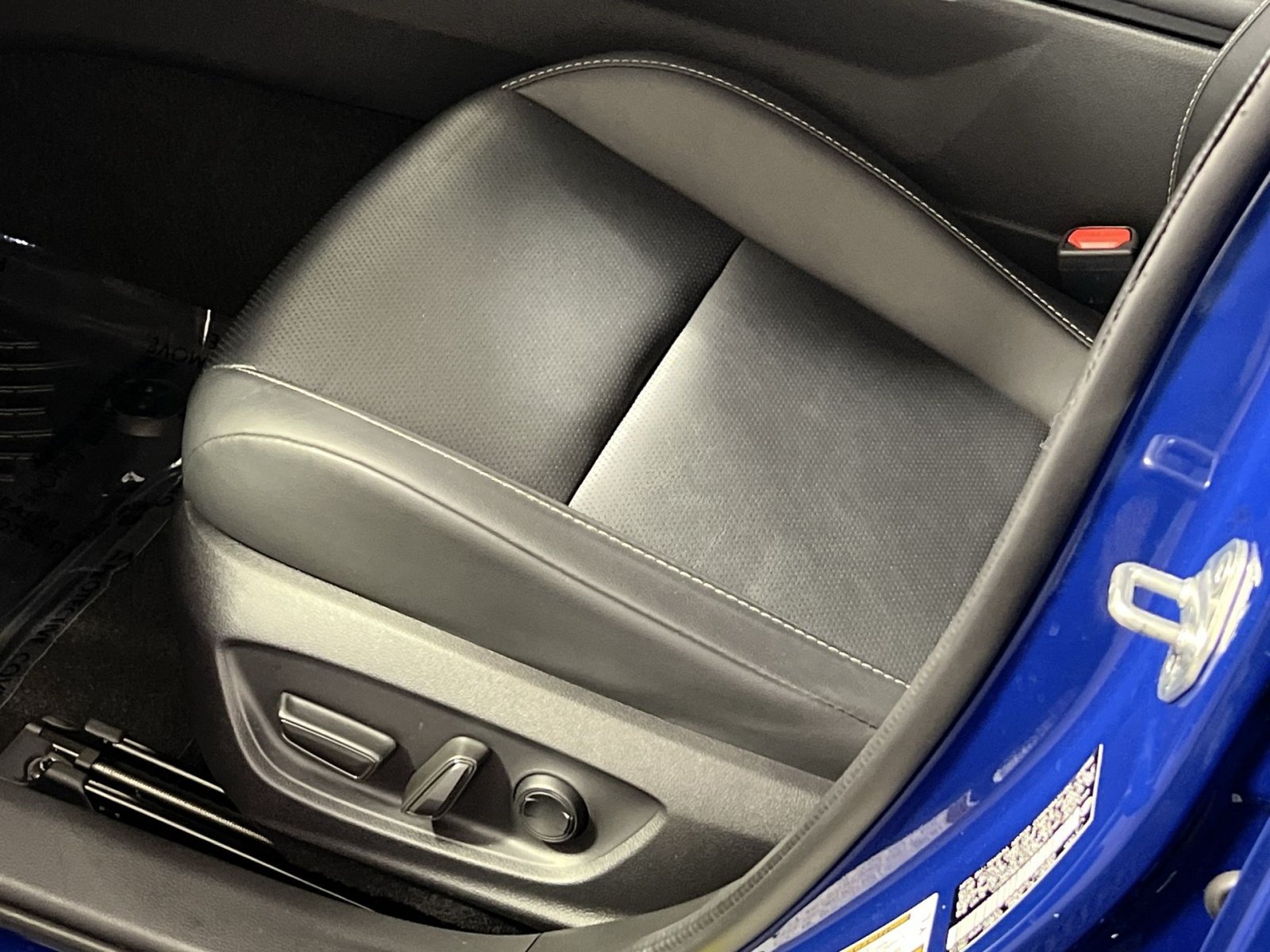 Used 2025 Toyota Prius XLE AWD/4WD image 14