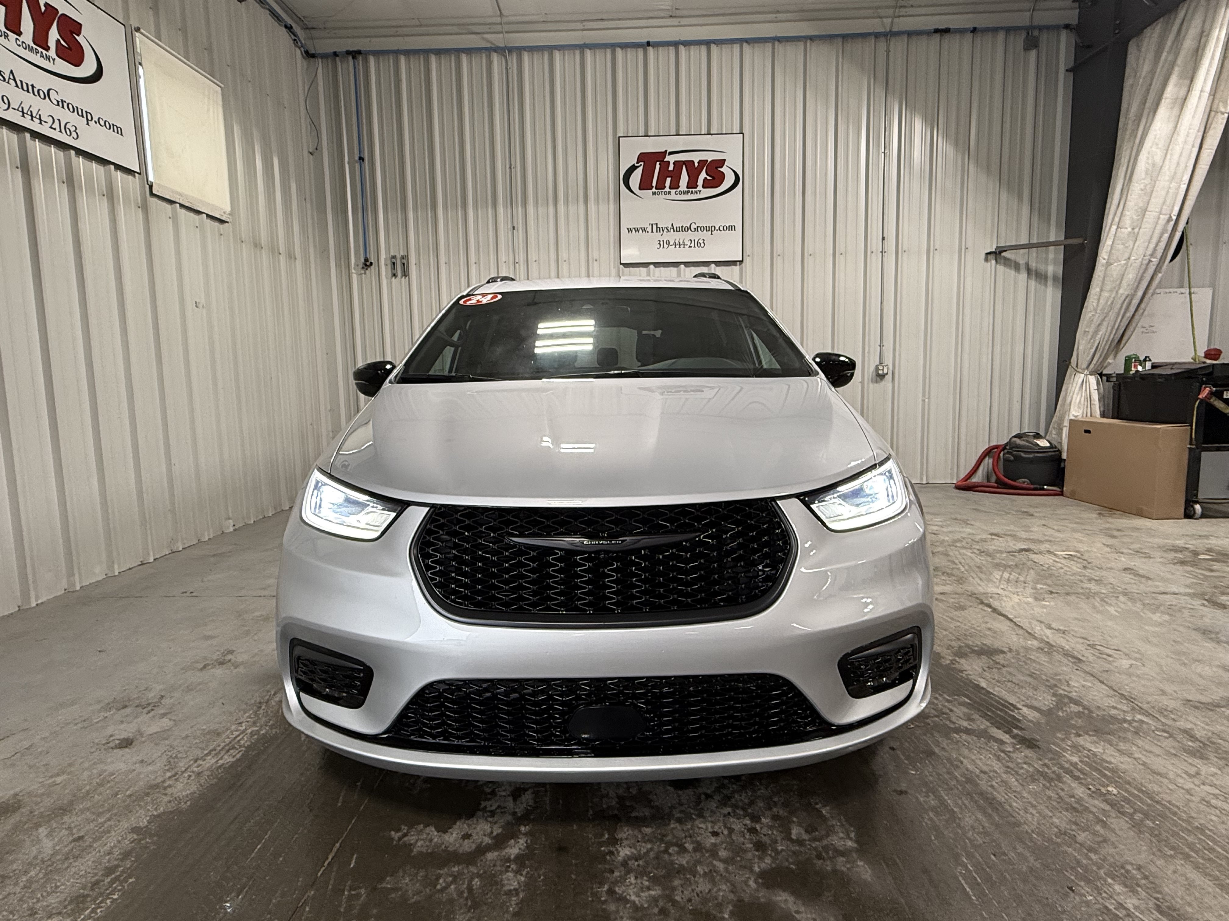 Used 2024 Chrysler Pacifica Touring-L w/ S Appearance Package FWD image 15