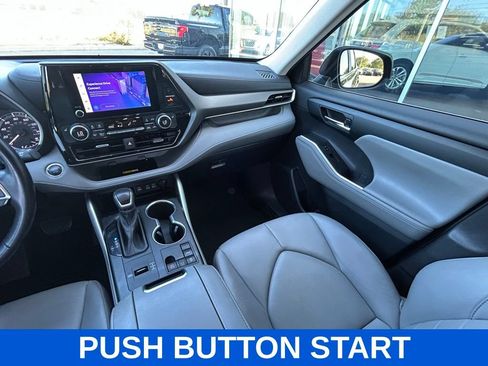 Used 2023 Toyota Highlander XLE FWD image 12
