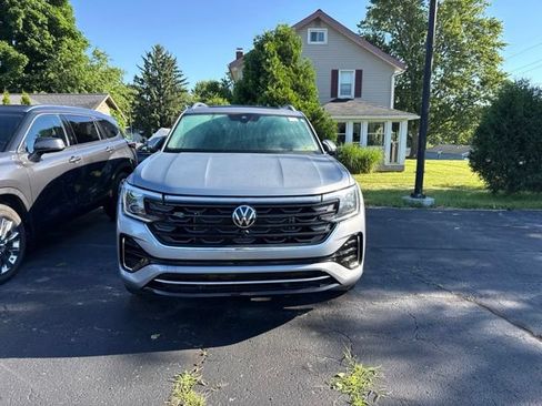 Used 2024 Volkswagen Atlas SEL Premium R-Line AWD/4WD image 2