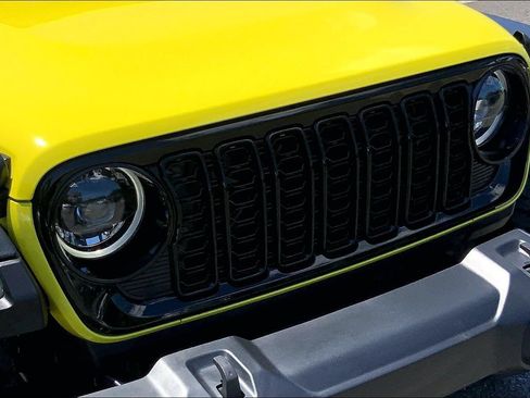 Used 2024 Jeep Wrangler Unlimited Sport AWD/4WD image 29