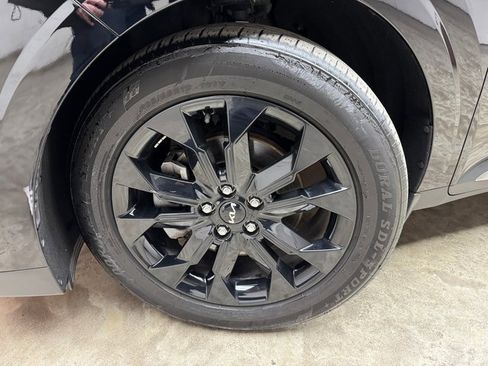 Used 2024 Kia Carnival SX image 28