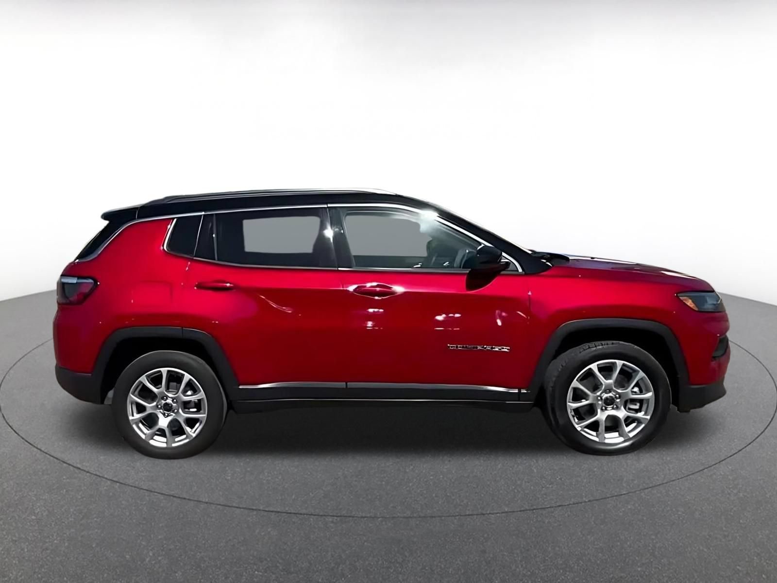 Used 2025 Jeep Compass Limited AWD/4WD image 15