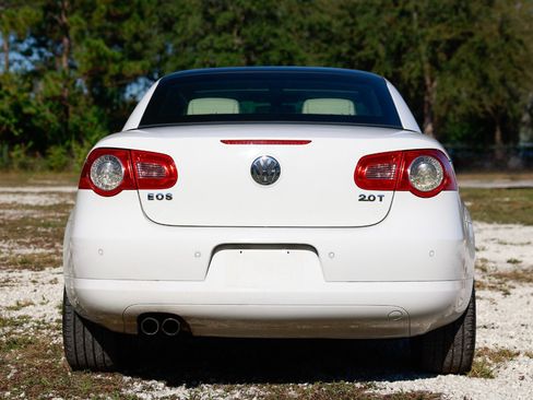 Used 2011 Volkswagen Eos Lux image 7