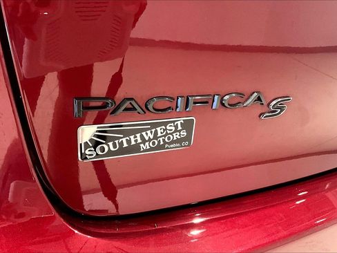 Used 2020 Chrysler Pacifica Limited w/ Advanced Safetytec Group FWD image 25