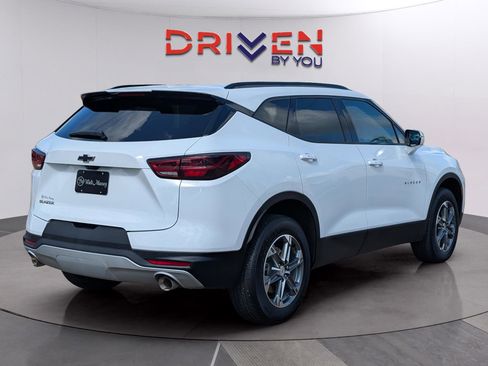 Used 2024 Chevrolet Blazer LT w/ Sound & Technology Package FWD image 5