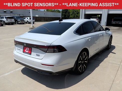 Used 2023 Honda Accord Touring image 9