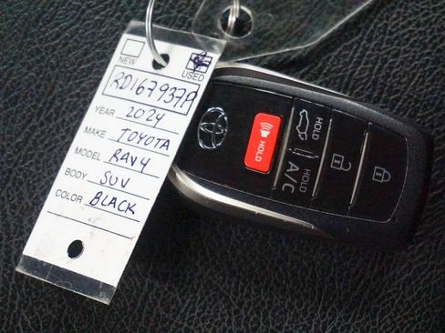 Used 2024 Toyota RAV4 SE image 32