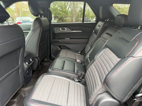 Used 2025 Ford Explorer ST-Line image 12