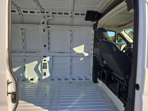 Used 2025 RAM ProMaster 2500 w/ Storage Group image 8