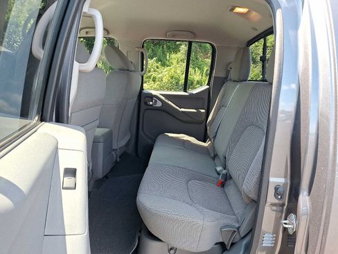Used 2020 Nissan Frontier SV AWD/4WD image 10