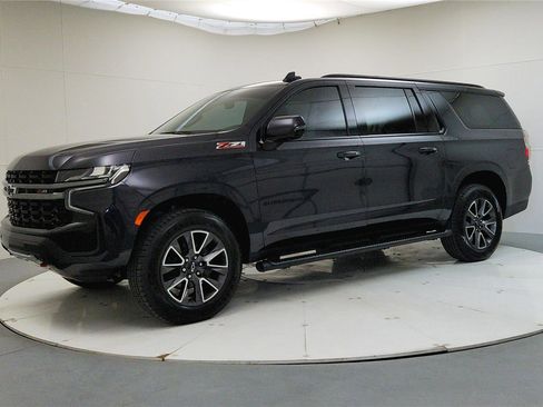 Used 2022 Chevrolet Suburban Z71 w/ Luxury Package image 3