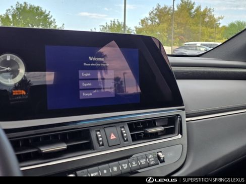 Used 2025 Lexus ES 300h w/ Premium Package FWD image 17