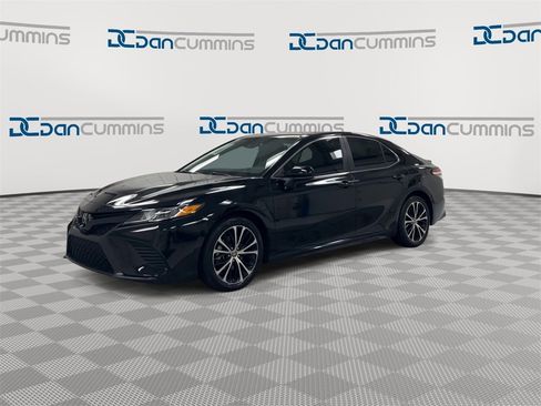 Used 2020 Toyota Camry SE image 4