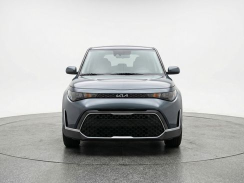 Used 2025 Kia Soul LX w/ LX Technology Package FWD image 2