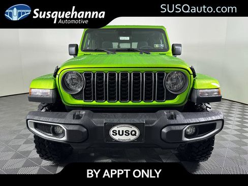 New 2025 Jeep Gladiator Sport image 2