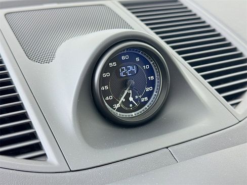 New 2025 Porsche Macan image 17