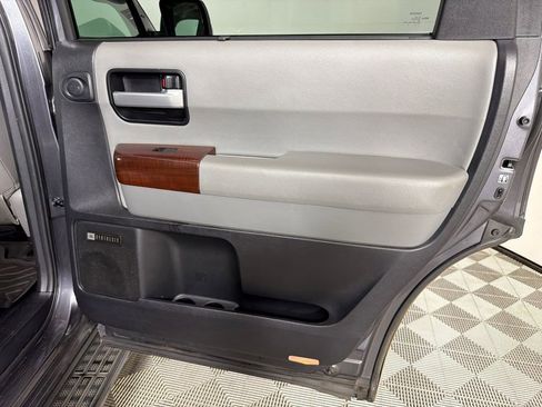 Used 2017 Toyota Sequoia Platinum image 18