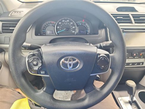 Used 2012 Toyota Camry LE FWD image 26