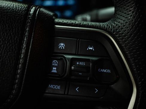 Used 2025 Toyota Tacoma TRD Off-Road image 15