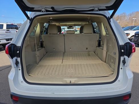 Used 2019 Toyota Highlander XLE image 16