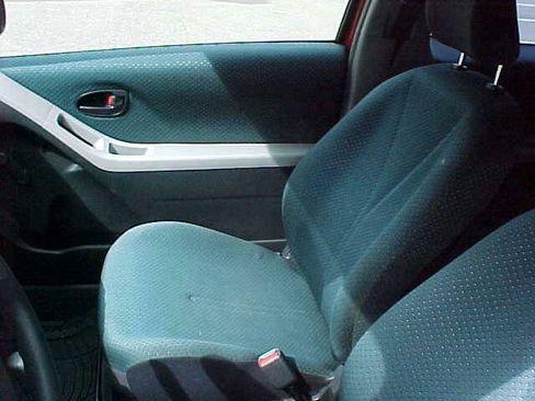 Used 2007 Toyota Yaris 2-Door Hatchback FWD image 9