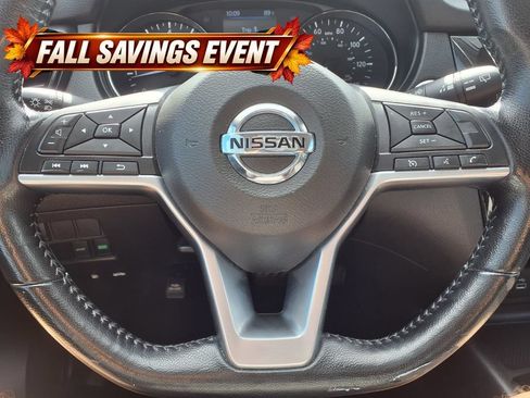 Used 2022 Nissan Rogue Sport SV FWD image 17