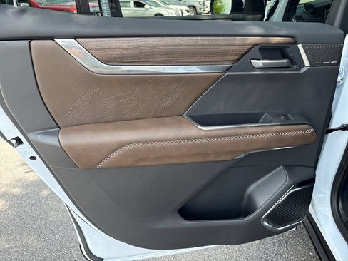 New 2026 GMC Acadia Denali Ultimate w/ LPO, Floor Liner Package AWD/4WD image 37